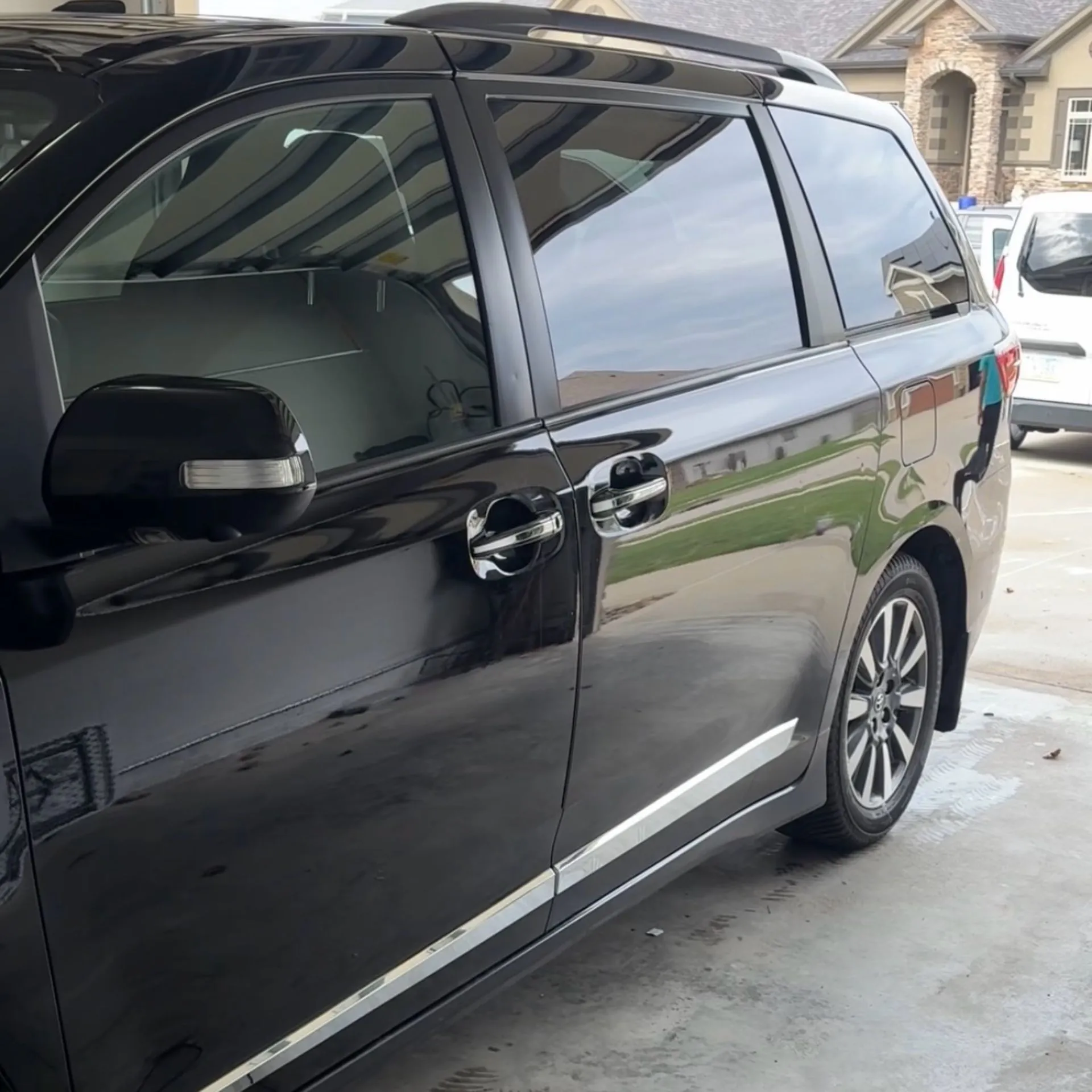 Mirror-finish paint correction on black minivan